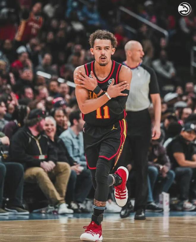 地上足球：偷溜诺坎普释放回归信号？解析梅西为何必重回巴萨（地上足球：夜探诺坎普是回归暗号？深析梅西重返巴萨的必然性）