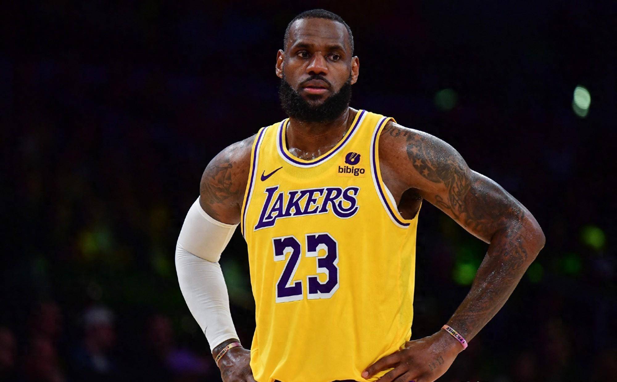 常州举办足球音乐晚会，黄紫昌夫妇甜蜜献唱《小酒窝》（常州足球音乐之夜：黄紫昌夫妇深情合唱《小酒窝）