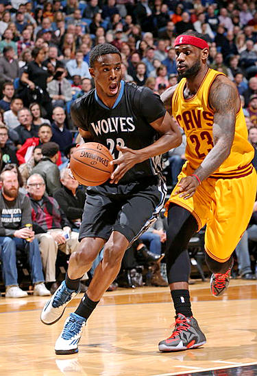 张镇麟：新赛季加盟上海从点滴做起，希望和弗格为球队做贡献（张镇麟：新赛季加盟上海，脚踏实地起步，盼与弗格携手助力球队）