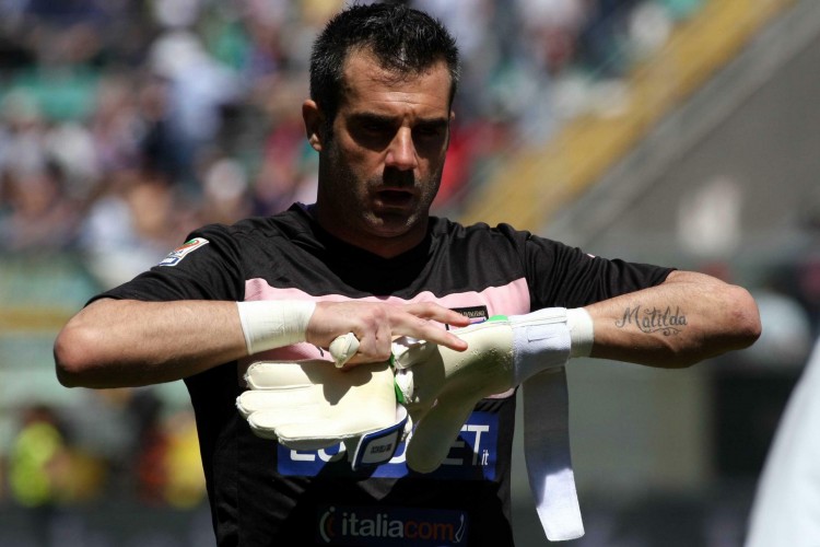 巴塞罗那瞄准劳塔罗·马丁内斯：转会市场的新动向（巴塞罗那锁定劳塔罗·马丁内斯，转会市场掀新波澜）