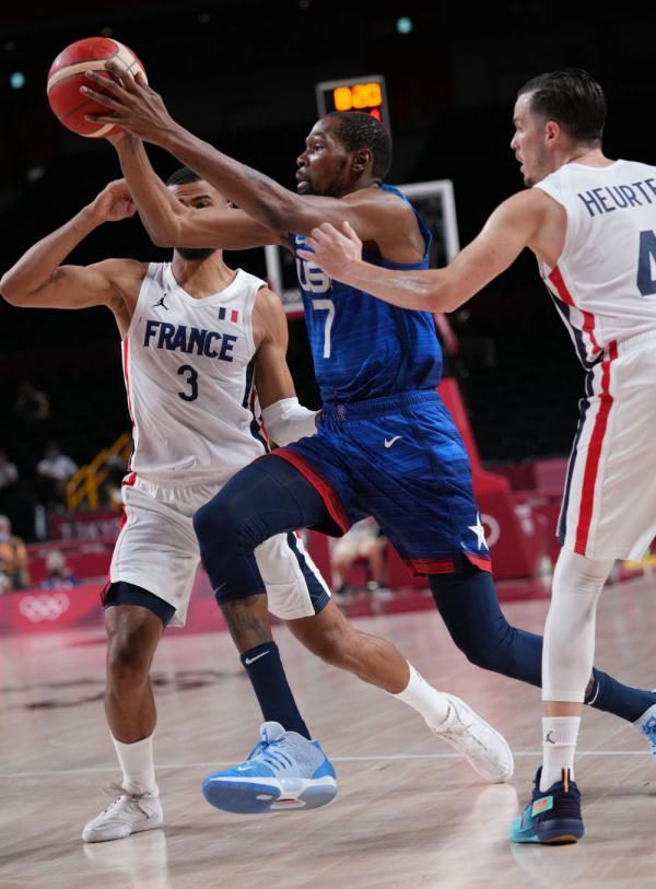 合肥狂风在CBA杯赛中以97-80击败江苏肯帝亚，创NBL首次大胜CBA球队纪录，引发热议。（CBA杯赛：合肥狂风97-80击退江苏肯帝亚，改写NBL队首度大胜CBA对手纪录引热议）