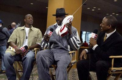 亚冠焦点：布里兰主场死磕江原FC，谁能抢占出线先机？（亚冠重头戏：布里兰主场硬碰江原FC，谁将抢得出线优势？）