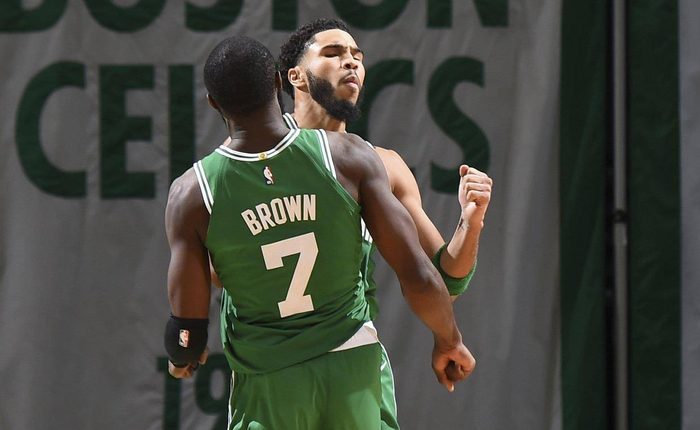 中超改跨年制，融入世界还是盲目跟风？（中超跨年赛制：接轨国际还是盲从潮流？）