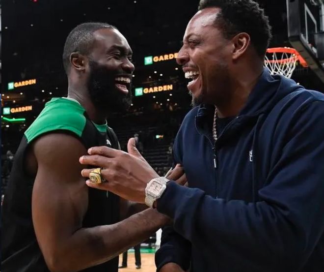 维拉vs阿森纳前瞻：英超前3大战 枪手主力双中卫缺席 谁也难赢（英超前三强强对话：维拉对阵阿森纳，枪手双中卫缺阵，难分高下）