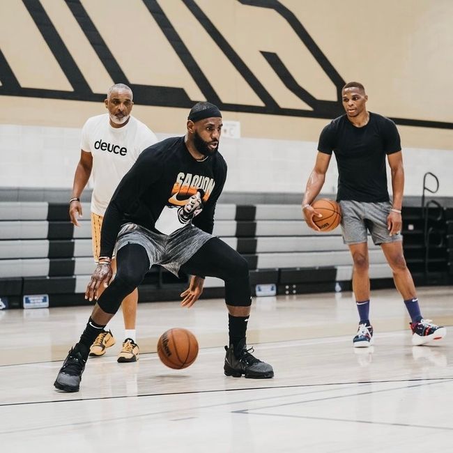 卡拉格：维尔茨本场数据相当亮眼，他的踢法、位置像德布劳内（卡拉格：维尔茨此役数据抢眼，风格与站位酷似德布劳内）