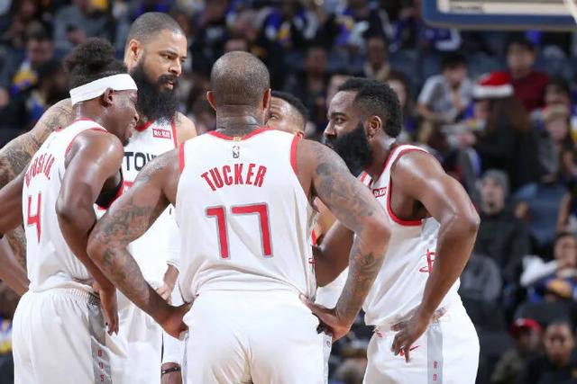 切尔西球迷在看台高唱：拉明-亚马尔，你就是一坨＊（切尔西球迷看台高唱不雅口号，嘲讽拉明-亚马尔）