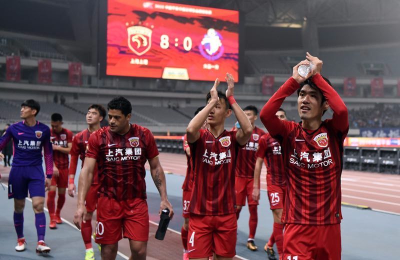 凯恩回应与巴萨传闻：我没和任何人接触，现在在拜仁很开心（凯恩澄清巴萨传闻：未与任何人接触，目前在拜仁很开心）