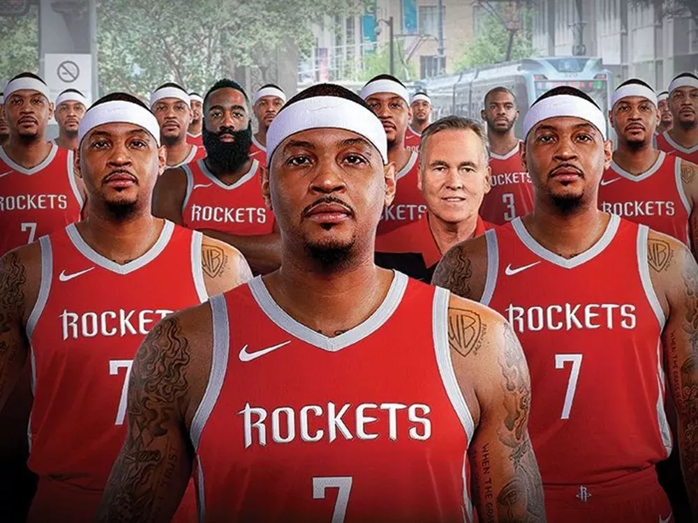 尤文大巴玻璃再次被洪水球迷砸碎！（尤文大巴车窗再度遭洪水球迷砸碎）